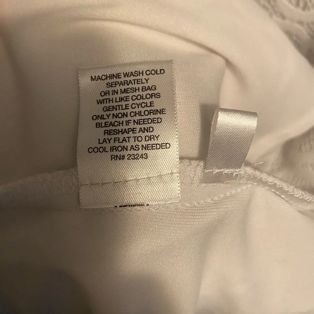 White Sleeveless New York and Company Dress - Picture 10 of 10